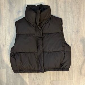 ZARA Cropped Puffer Jacket – Size M